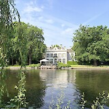 Cycling along a canal with beautiful homes (photo by Marianne O.)