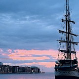 The "Atlantis" on our last night in Malmo, at sunset (photo by jean b.)