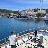 Arriving into anothrt port (photo by Bob R.)
