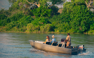 Boat safari in Majete Wildlife Reserve. ©TO