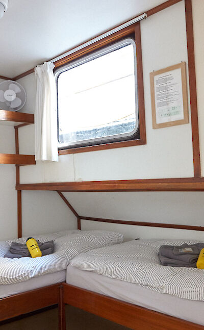 Standard twin cabin | Feniks | Bike & Boat Tour