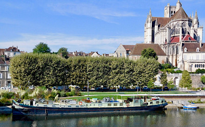 Feniks in Auxerre - Bike & Boat Tours