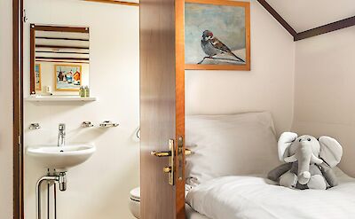 Cabin bathroom | Liza Marleen | Bike & Boat Tour