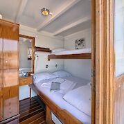 Triple cabin, split level bed | Panagiota | Bike & Boat Tour