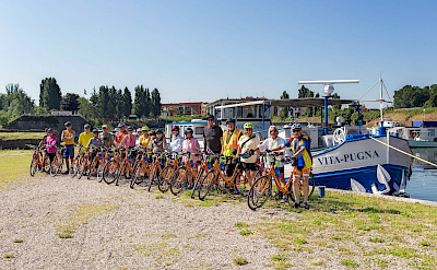 Group shot of Cyclists | Vita Pugna | Bike & Boat Tour