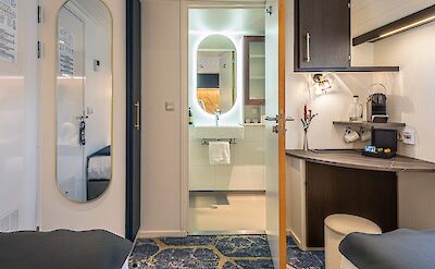 Ensuite bathroom | Merlijn | Bike & Boat Tour