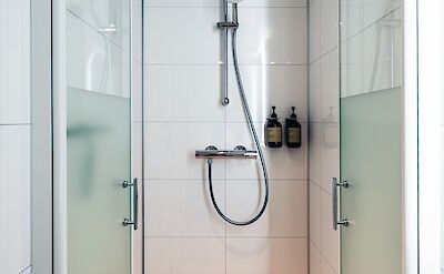 Shower | Merlijn | Bike & Boat Tour