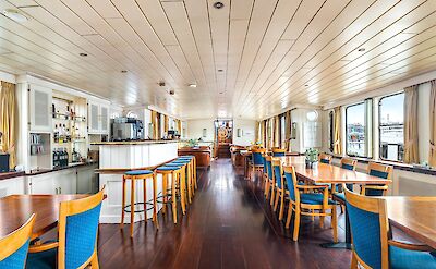 Dining and bar | Sailing Home | Bike & Boat Tour