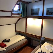 Twin bed cabin | Zwaan | Bike & Boat Tour