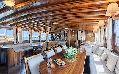 Dining area | Thalassa | Bike & Boat Tour