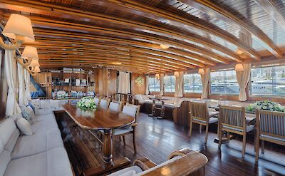 Dining area | Thalassa | Bike & Boat Tour