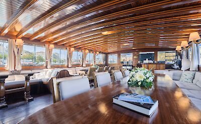 Dining area | Thalassa | Bike & Boat Tour