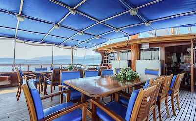 Outdoor seating | Thalassa | Bike & Boat Tour