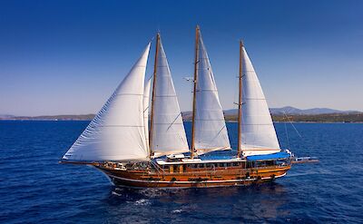 Three-masted sailing ship, Thalassa | Bike & Boat Tour