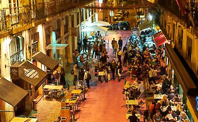 Evening dining in Lisbon, Portugal. Flickr:Luca Sartoni