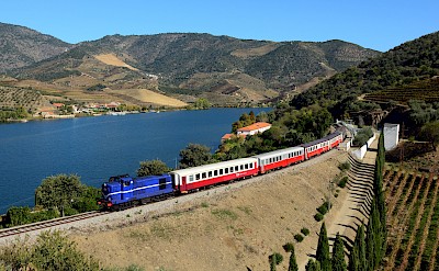 Trains to/fro Porto, Portugal. Flickr:Nelso Silva