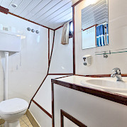 Cabin Bathroom - Romantica | Bike & Boat Tours