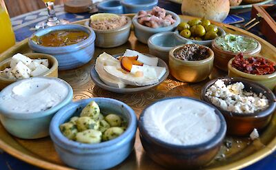 Israeli breakfast. Flickr:Rakbo Team
