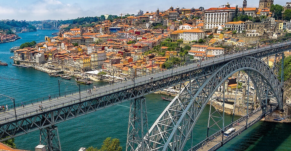 Dom Luis I Bridge in Porto, Portugal. Flickr:Steven dosRemedios 