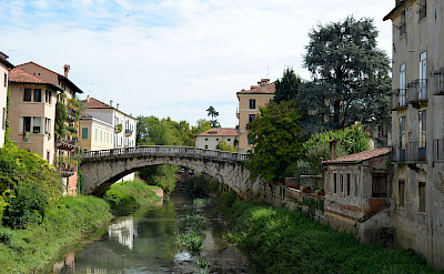 Over the Bacchiglione River in Vicenza, Italy. Flickr:Pedro 45.547574, 11.547135