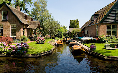 Giethoorn is a town of canals and boats in Overijssel, the Netherlands. Flickr:Piotri Lowiecki