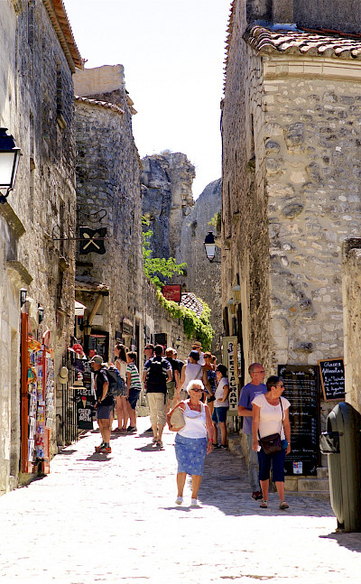 Shopping in Les Baux de Provence, France. Flickr:Ian Robertson 