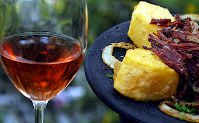 Vino and fine dining in Les Baux de Provence, France. Flickr:vinhosdeprovence