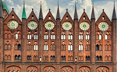 Town Hall facade Stralsund. Image by analogicus from Pixabay 