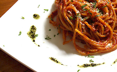 <i>Spaghetti a l'arrabiata</i>. Photo via Wikimedia Commons:giovannijl