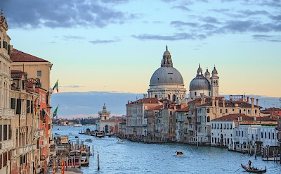 Venice at dusk, Italy. Unsplash@Henrique Ferreira