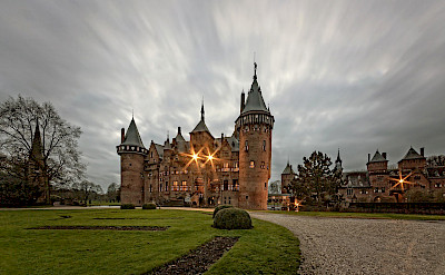De Haar Castle in Utrecht, the Netherlands. ©Hollandfotograaf 52.1215648101905, 4.986639287834852