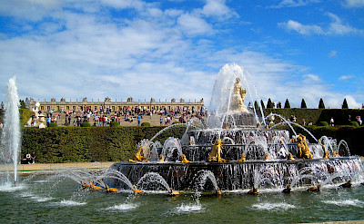 Fountain and gardens at Palace Versailles, France. CC:Wandernder Weltreisender