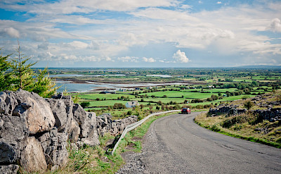 Cycling south of Galway in Clare County, Ireland. Flickr:daspunkt
