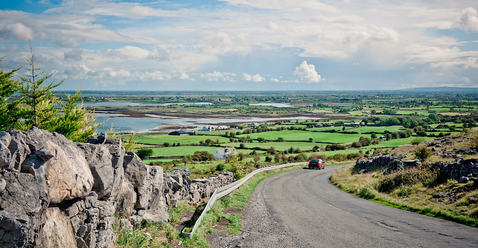 Cycling south of Galway in Clare County, Ireland. Flickr:daspunkt