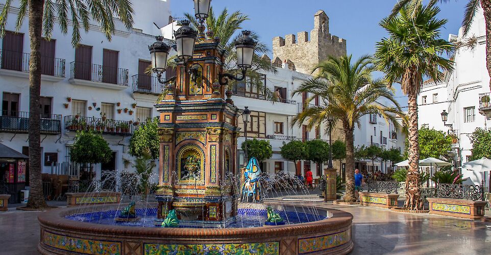 Mosaic fountain in the main square, Vejer de la Frontera, Cádiz, Spain. Flickr:Eneko Bidegain 