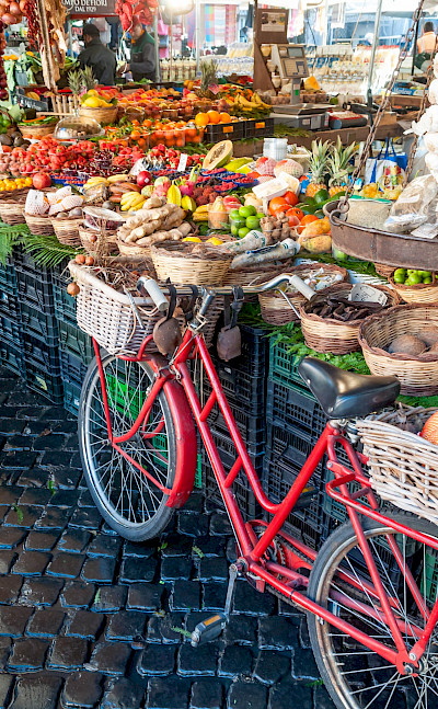 Fruit market in Rome, Italy. Flickr:Marco Verch Professional
