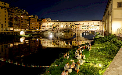 Ponte Vecchio aglow in Florence, Tuscany, Italy. Flickr:ビッグアップジャパン 