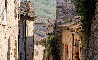 Quiet streets in the small village of Spello, Umbria, Italy. Flickr:Allan Harris