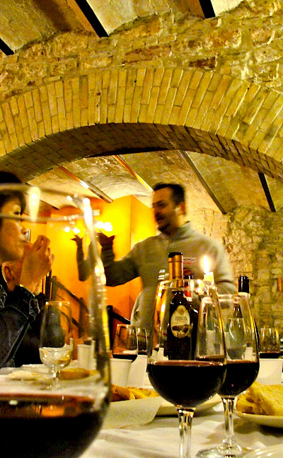 Wine tasting in Umbria, Italy. Flickr:Umbria Lovers