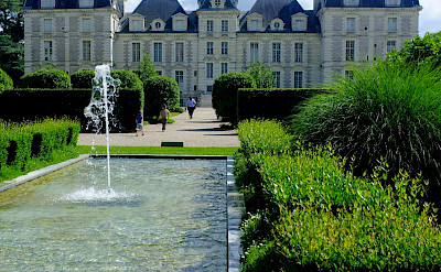 Château de Cheverny in the Classical style - among the Loire Valley chateaux. Flickr:Nabeel Hyatt