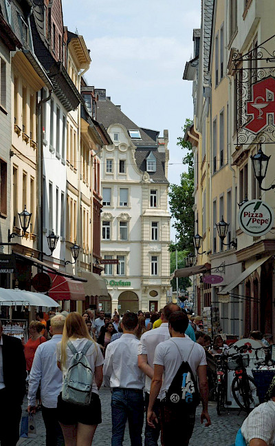 Shopping in Mainz, Germany. Photo via Flickr:Compte d'Artagnan