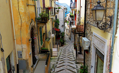 Narrow alleyways in Caramanico Terme, Abruzzo, Italy. Flickr:Gianfranco Vitolo