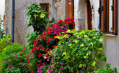 Colorful alleyways in Caramanico Terme, Abruzzo, Italy. Flickr:Gianfranco Vitolo