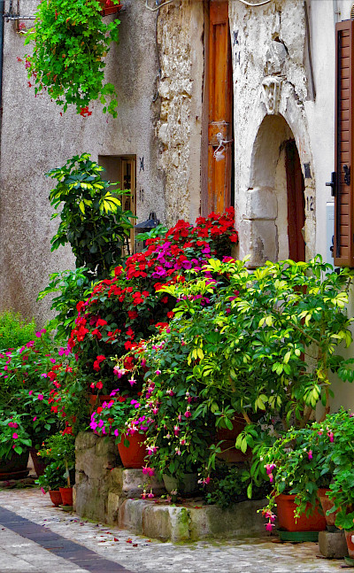 Colorful alleyways in Caramanico Terme, Abruzzo, Italy. Flickr:Gianfranco Vitolo