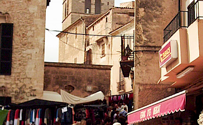 Market in Sineu, Mallorca, Spain. CC:Miquel Puiggròs Noguera