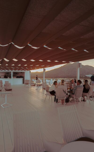 Restaurant at sunset in Alc&uacute;dia, Mallorca, Spain. Unsplash@Adam Tamasi