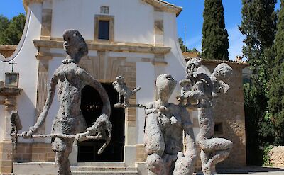 Statues outside a church in Pollen&ccedil;a, Mallorca, Spain. Unsplash@John McFetridge