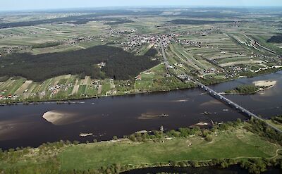 Bridge over the Vistula River in Annopol, Poland. CC:Pankrzysztoff