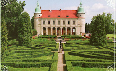 Gardens at Baranów Sandomierski Castle, Poland. Flickr:Damian Kania 