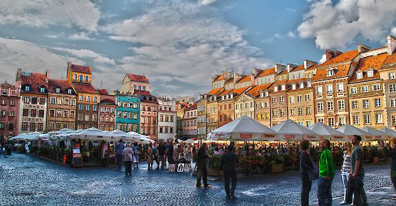 Market in Old Town of Warsaw, Poland, a UNESCO World Heritage Site. Flickr:Gabriela Fab